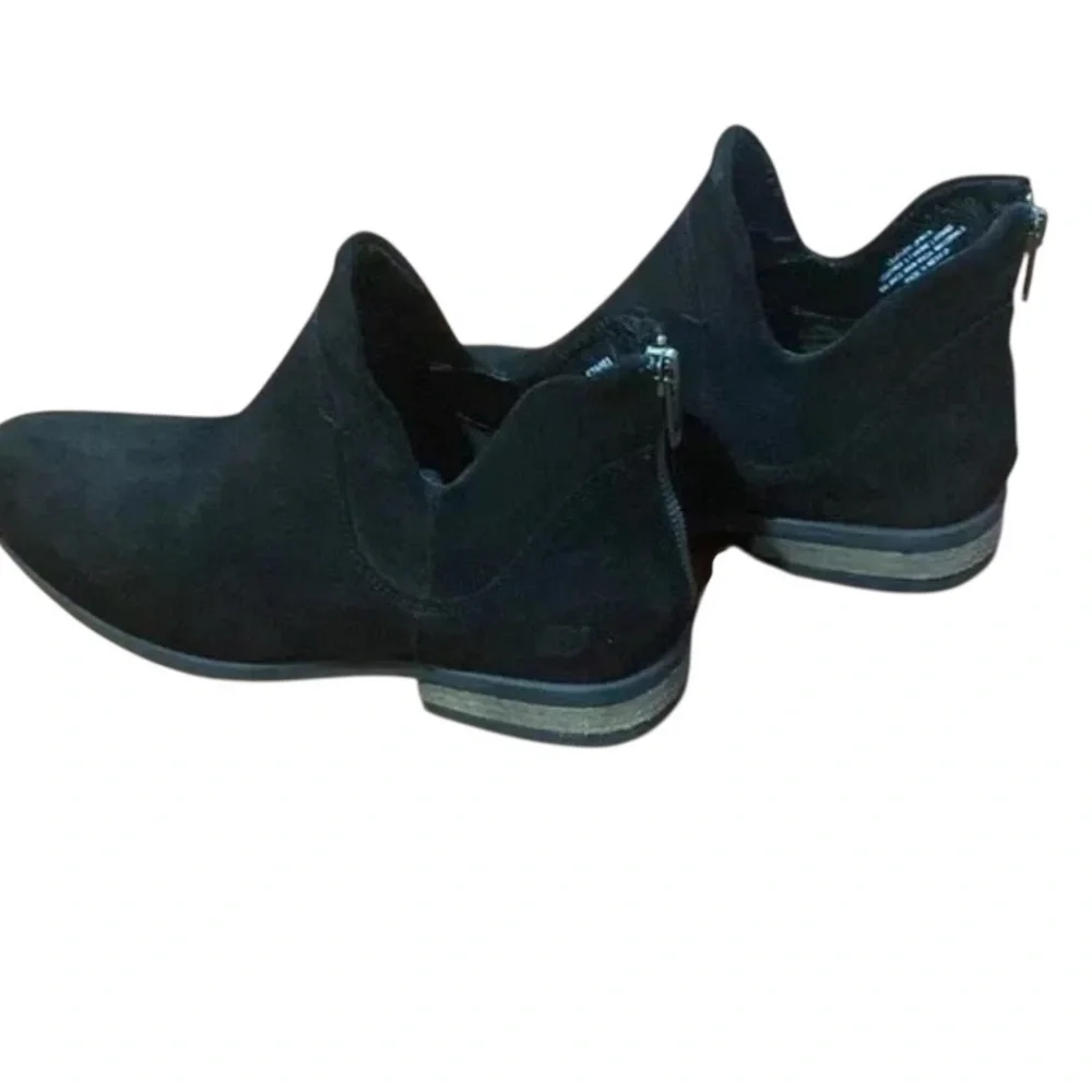 BORN Handcrafted Suede Bootie U.S 9.5